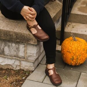 Aurora Shoe Co. Brown T-Strap Shoes 9